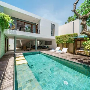 o2-villa.hotelsseminyak.net/